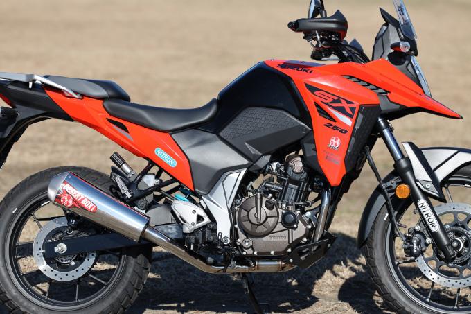 お待たせしました　SUZUKI Vストローム250SXにビッグアドベンチャーを彷彿とさせるゆとりのトルク感と上質な走行フィーリング DesertBox　BOKEN新登場です！